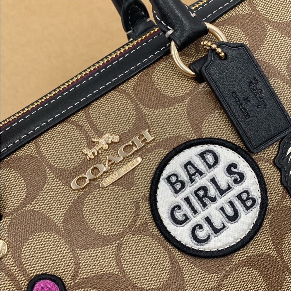 Disney X Coach Rowan Satchel In Signature
Canvas With Patches New Coach - Picture 14 of 15
